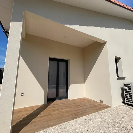 Holiday home 3 Proche